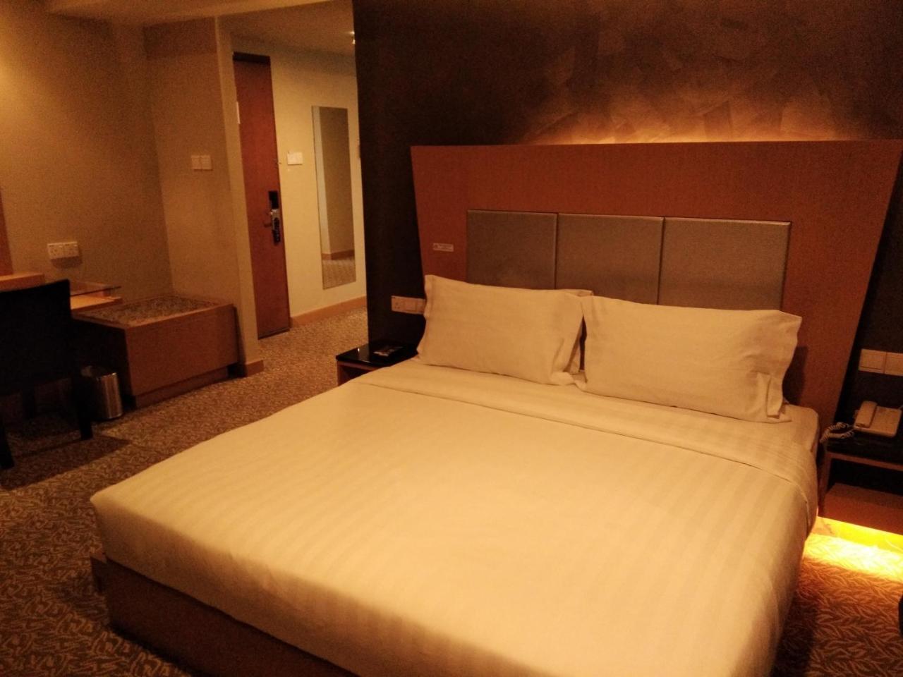 Kinabalu Daya Hotel Кота-Кінабалу Екстер'єр фото